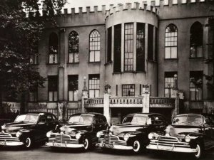  Pontiacs (foto: Van Berkel; coll. Regionaal Archief Tilburg)