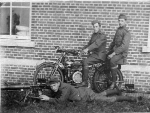 Douglas c. 1914 (collectie Historische Vereniging Roon)