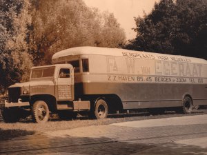 GMC truck met oplegger, 1950.