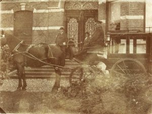 Johannes de Weert als koetsier, c. 1910-1916