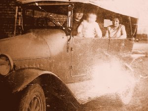 De Auto van Bakkerij Versantvoort in Boxtel, 1930 (Particuliere collectie)