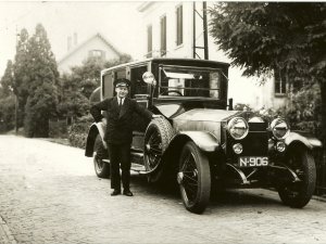 De Silver Ghost met chauffeur in Moergestel