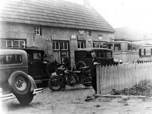 Frans Schoppema bij zijn bedrijf (collectie Schoppema)