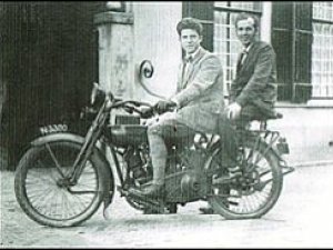 N-3300 Harley-Davidson (bron: Cor Kerstens / collectie fam. Mol)