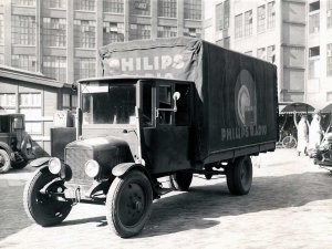 [aanvulling: gemodificeerde TT ; zie reactie hieronder. Redactie]Ford  (collectie Van den Berg) 