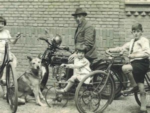 Gillet, c. 1928 (coll. Werkgroep Struikelstenen Uden)
