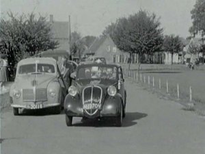 V.l.n.r. Aero Minor en Fiat Topolino (collectie BHIC)