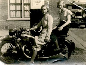 N-24643 Royal Enfield en Sneltax (collectie R. Tournoy)