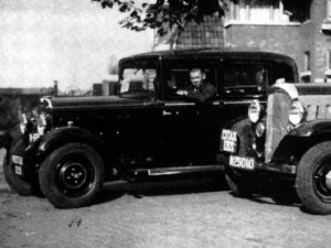 Rechts de Citroën met kenteken N-25010 (bron: collectie R. van Teeffelen)