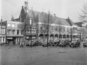 Ford Taunus ( Bron: ZB | Planbureau en Bibliotheek van Zeeland / Beeldbank Zeeland)