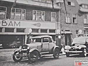 2x Ford (foto: Stichting Eindhoven in Beeld)