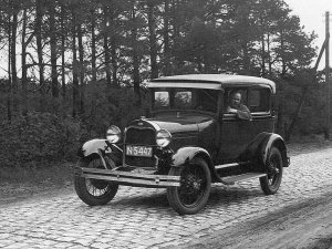 Ford (bron: Hooge Mierde kleurrijk zwart-wit bekeken)