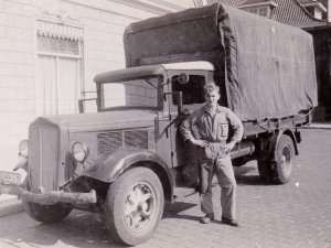 White truck (Bron: collectie Conam)