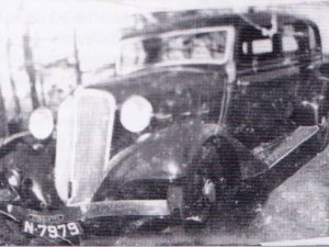 N-7979 Renault Vivaquatre (bron: Beek en Donkse Middenstand 1940-1960)