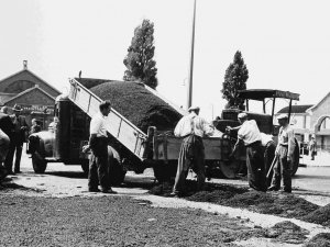 N-82469 Ford (foto: Fotopersbureau Het Zuiden; collectie Erfgoed 's-Hertogenbosch)