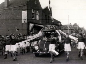 Volkswagen Kever (Fotoarchief Hkk De Vrijheijt van Rosendale)