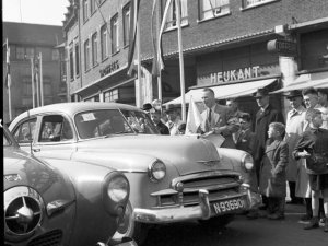 N-93690 Chevrolet (rechts; collectie RHCL)
