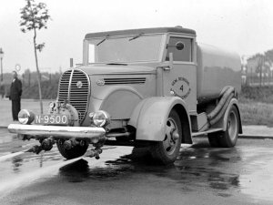 N-9500 Ford (Fotopersbureau Het Zuiden. Bron: Erfgoed ’s-Hertogenbosch)