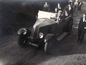 Renault (bron: Stichting “Het Uden-archief van Bressers”)