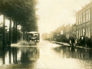 Unic (Bron: Bergen op weg)