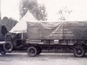 N-15855 De eerste vrachtwagen (coll. C. van Beek)