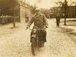 Harley-Davidson (coll. Heemkundekring Amalia van Solms)