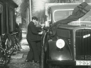 N-23554 Verhuizing van moeder Mie de Leest (collectie Van Lankvelt)