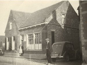 Ford Prefect (Herkomst foto: familie Vissers. Bron: collectie Erfgoedvereniging Heerlijkheid Hooge- en Lage Zwaluwe)