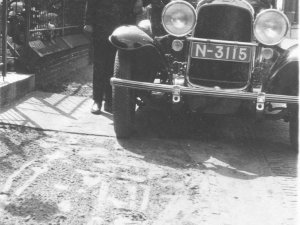 Willys-Overland (bron: Heemkundekring Schijndel, coll. Fam. Van Roessel)