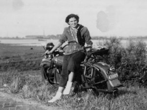 Harley-Davidson (bron: coll. Heemkundekring Schijndel)