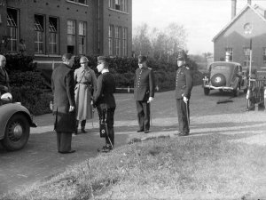 Prins Bernhard in Den Bosch, 1936. Ford V8 Sedan (Erfgoed 's-Hertogenbosch)