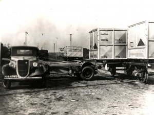 Ford V8 met DAF autolosser (bron: coll. P. Pietjouw)