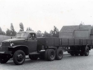GMC met Jumbo aanhanger (bron: Archief Lambert van der Meulen)