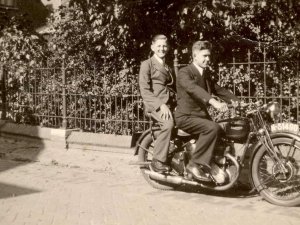 Triumph (bron: collectie Heemkundekring De Lange Vonder)