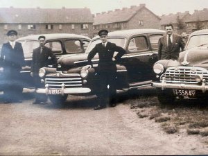 Ford en Morris (bron: coll. W. Verhees)