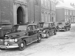 Chevrolet en Kaiser (Foto: Daan Scholte. Bron: coll. Stadsarchief Oss)