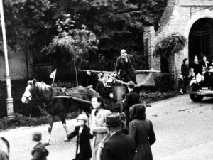 Studebaker (Bron: coll. Heemkundekring 't Hof van Liessent)