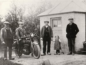 Harley-Davidson (bron: Oudheidkamer Oostvoorne; Facebook)