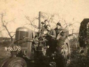 Case DC tractor (Bron: Digitaal archief heemkundekring De Plaets)