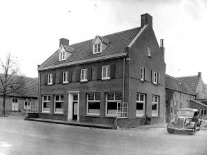 Ford (foto: Fotopersbureau Het Zuiden. Bron: coll. SALHA)