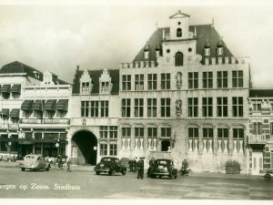 Peugeot 402 B (Uitg. Fa. Roosenboom)