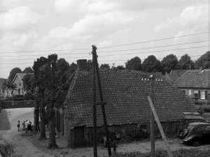 Peugeot 402 (Foto: Martien Hermsen (© familie Hermsen). Bron: BHIC)