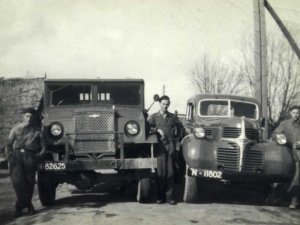 N-82625 Chevrolet en DeSoto (collectie S. Verhagen)