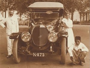Bron: H.J. Peppink, Waar hoort deze auto thuis?