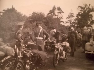 Aan de grens (bron: Fotoalbum Maria Motorbedevaart)