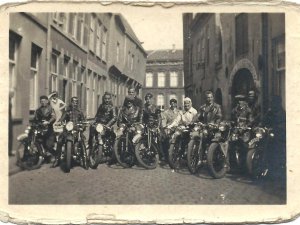 BMC, 1937. Vierde van links L. Vos (bron: collectie Nico van Gool en Thea van Gool-Geertzen)