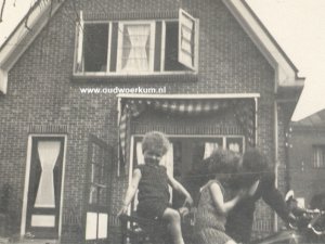 Douglas (Bron: oudwoerkum.nl)