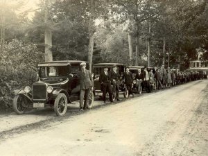 Ford (Bron: collectie Historische Vereniging Werkendam en De Werken c.a.)