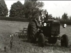 Beeld: Dorpsfilm Overloon 1953, op 9:29. Bron: Collectie De Oude Schoenendoos.