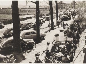 Jowett Javalin (Fotograaf onbekend. Bron: collectie Erfgoed Leiden)